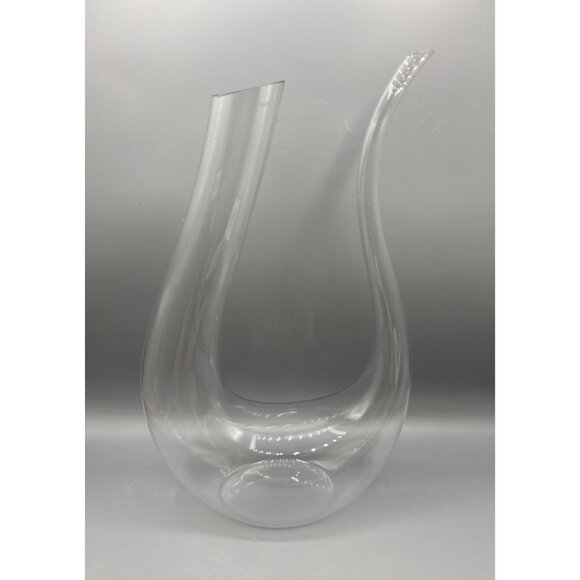 U Shaped Glass Wine Decanter Pitcher With Elegant Curved Design - Picture 4 of 6